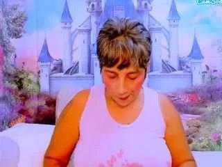 Discover our girls online shows and discover the company of countless livestreamers, with stunning shapes, sex toys and more.