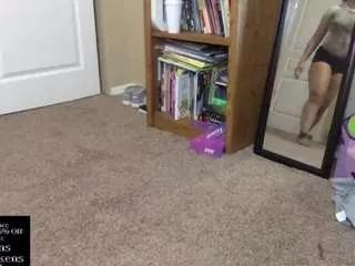 infinitiwhitebaby from CamSoda is Freechat