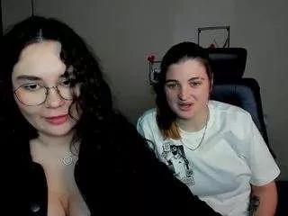 Discover our girls online shows and discover the company of countless livestreamers, with stunning shapes, sex toys and more.
