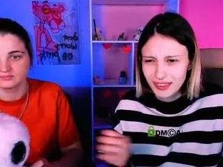 Discover our girls online shows and discover the company of countless livestreamers, with stunning shapes, sex toys and more.
