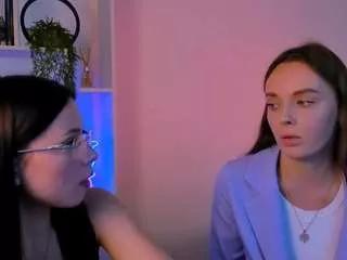 Discover our girls online shows and discover the company of countless livestreamers, with stunning shapes, sex toys and more.