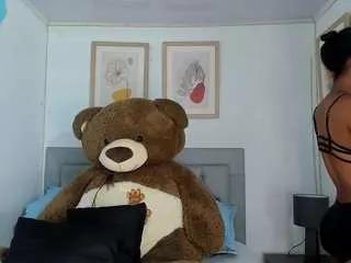 Discover our girls online shows and discover the company of countless livestreamers, with stunning shapes, sex toys and more.