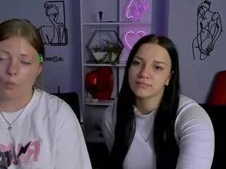Discover our girls online shows and discover the company of countless livestreamers, with stunning shapes, sex toys and more.