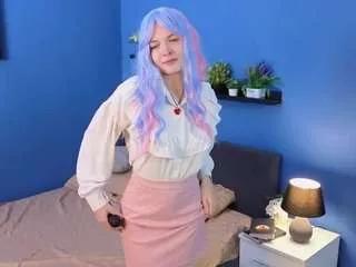 Discover our girls online shows and discover the company of countless livestreamers, with stunning shapes, sex toys and more.