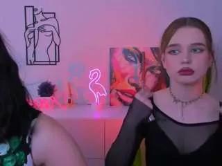 Discover our girls online shows and discover the company of countless livestreamers, with stunning shapes, sex toys and more.