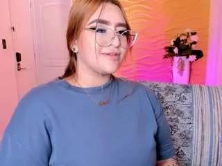 Discover our girls online shows and discover the company of countless livestreamers, with stunning shapes, sex toys and more.