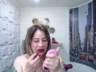 Discover our girls online shows and discover the company of countless livestreamers, with stunning shapes, sex toys and more.