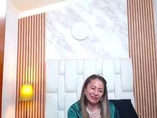 Discover our girls online shows and discover the company of countless livestreamers, with stunning shapes, sex toys and more.