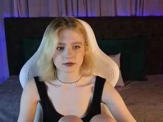 Discover our girls online shows and discover the company of countless livestreamers, with stunning shapes, sex toys and more.