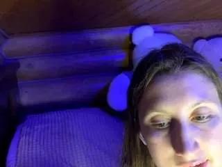 Discover our girls online shows and discover the company of countless livestreamers, with stunning shapes, sex toys and more.