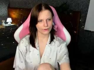 Discover our girls online shows and discover the company of countless livestreamers, with stunning shapes, sex toys and more.
