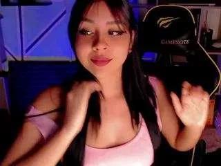 Discover our girls online shows and discover the company of countless livestreamers, with stunning shapes, sex toys and more.