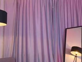 Discover our girls online shows and discover the company of countless livestreamers, with stunning shapes, sex toys and more.