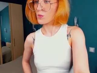 Discover our girls online shows and discover the company of countless livestreamers, with stunning shapes, sex toys and more.