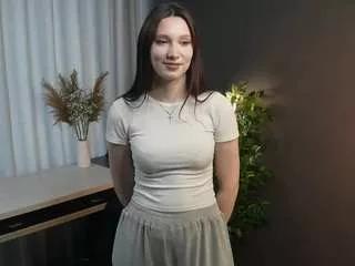 Discover our girls online shows and discover the company of countless livestreamers, with stunning shapes, sex toys and more.