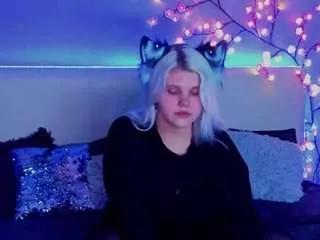 Discover our girls online shows and discover the company of countless livestreamers, with stunning shapes, sex toys and more.