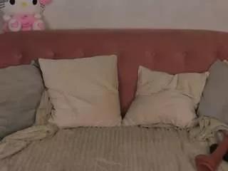 Discover our girls online shows and discover the company of countless livestreamers, with stunning shapes, sex toys and more.