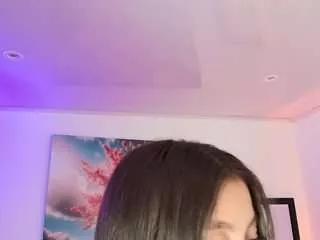 Discover our girls online shows and discover the company of countless livestreamers, with stunning shapes, sex toys and more.