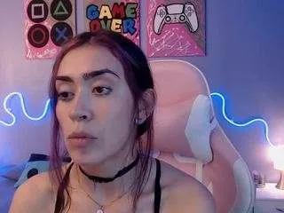 Discover our girls online shows and discover the company of countless livestreamers, with stunning shapes, sex toys and more.