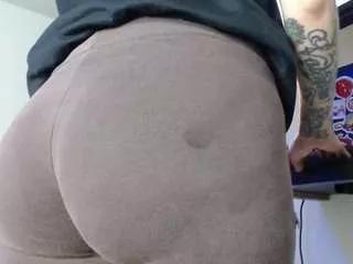 Discover our girls online shows and discover the company of countless livestreamers, with stunning shapes, sex toys and more.