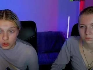 Discover our girls online shows and discover the company of countless livestreamers, with stunning shapes, sex toys and more.