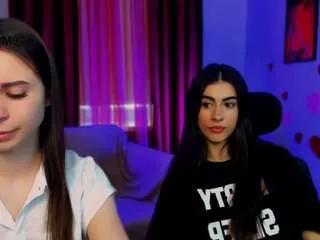 Discover our girls online shows and discover the company of countless livestreamers, with stunning shapes, sex toys and more.