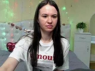 Discover our girls online shows and discover the company of countless livestreamers, with stunning shapes, sex toys and more.