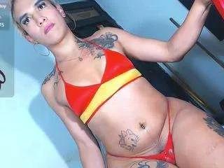 Discover our girls online shows and discover the company of countless livestreamers, with stunning shapes, sex toys and more.