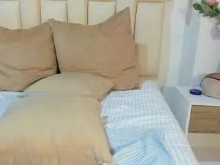 Discover our girls online shows and discover the company of countless livestreamers, with stunning shapes, sex toys and more.