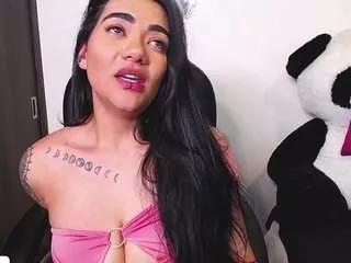Discover our girls online shows and discover the company of countless livestreamers, with stunning shapes, sex toys and more.