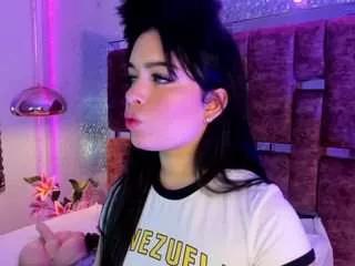 Discover our girls online shows and discover the company of countless livestreamers, with stunning shapes, sex toys and more.