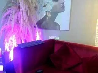 Discover our girls online shows and discover the company of countless livestreamers, with stunning shapes, sex toys and more.