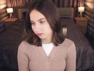 Discover our girls online shows and discover the company of countless livestreamers, with stunning shapes, sex toys and more.