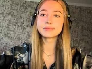 Discover our girls online shows and discover the company of countless livestreamers, with stunning shapes, sex toys and more.