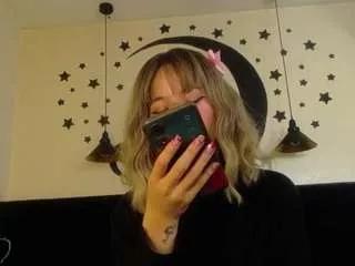 Discover our girls online shows and discover the company of countless livestreamers, with stunning shapes, sex toys and more.