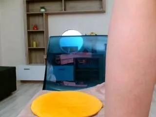 Discover our girls online shows and discover the company of countless livestreamers, with stunning shapes, sex toys and more.