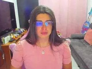 Discover our girls online shows and discover the company of countless livestreamers, with stunning shapes, sex toys and more.