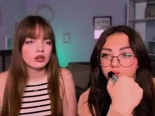 kiki-swan from CamSoda