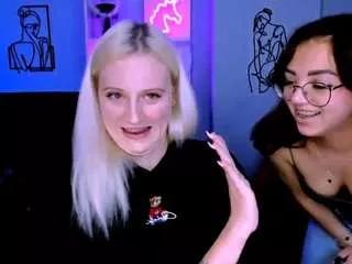 kiki-swan from CamSoda