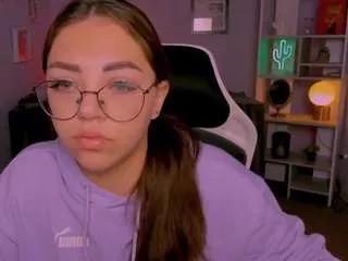 kiki-swan from CamSoda