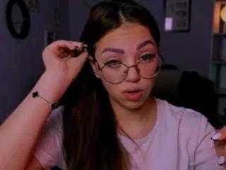 kiki-swan from CamSoda