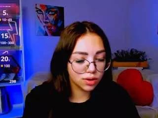 kiki-swan from CamSoda