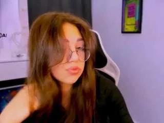 kiki-swan from CamSoda