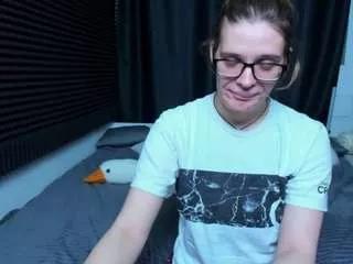 kikikrash from CamSoda