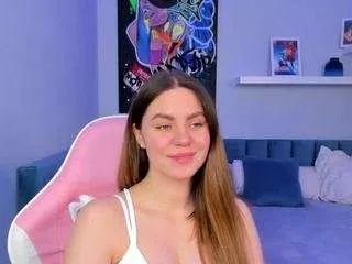 Discover our girls online shows and discover the company of countless livestreamers, with stunning shapes, sex toys and more.