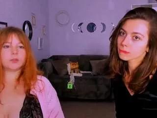 Discover our girls online shows and discover the company of countless livestreamers, with stunning shapes, sex toys and more.