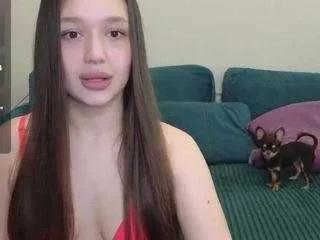 Discover our girls online shows and discover the company of countless livestreamers, with stunning shapes, sex toys and more.