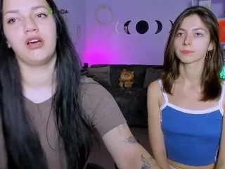 Discover our girls online shows and discover the company of countless livestreamers, with stunning shapes, sex toys and more.