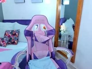 Discover our girls online shows and discover the company of countless livestreamers, with stunning shapes, sex toys and more.