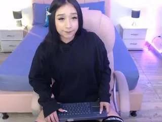 Discover our girls online shows and discover the company of countless livestreamers, with stunning shapes, sex toys and more.